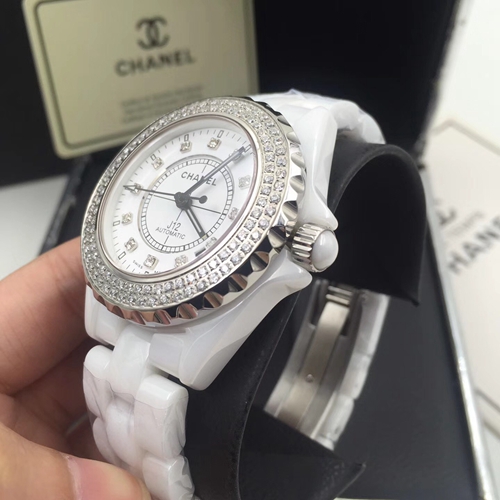 シャネル時計背面デザイン